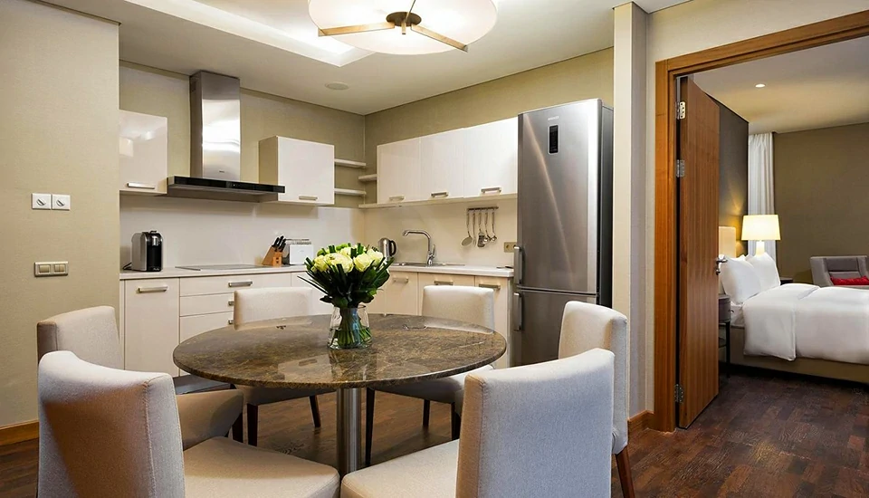 کورت یارد بای مرریوت سوچی کراسنایا پولینا